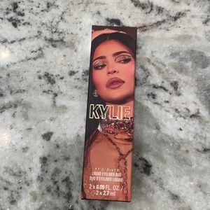 Kylie Jenner 24k eyeliner duo